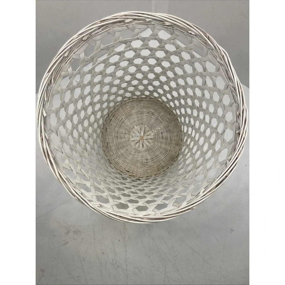 Vtg White Wicker Rattan Wastebasket Trash Can Bathroom Bedroom Cottage Boho